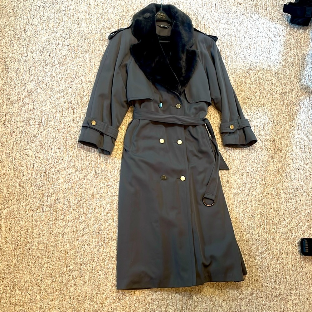 Not available til April

grey Detachable Collar winter trench style coat